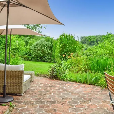 Awesome In With Outdoor Swimming Pool, Heated Swimming Pool And 5 Bedrooms *
