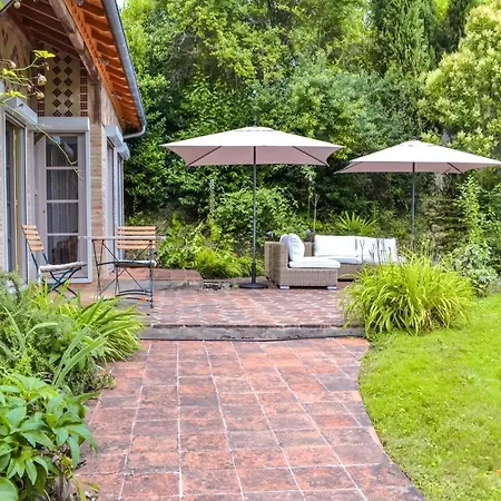Casa de Férias Awesome In With Outdoor Swimming Pool, Heated Swimming Pool And 5 Bedrooms