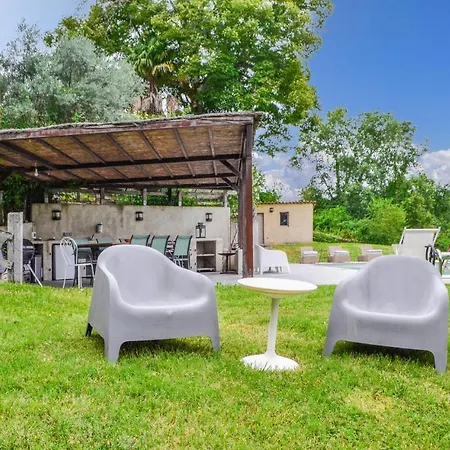 Casa de Férias Awesome In With Outdoor Swimming Pool, Heated Swimming Pool And 5 Bedrooms
