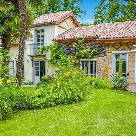 Awesome In With Outdoor Swimming Pool, Heated Swimming Pool And 5 Bedrooms *
