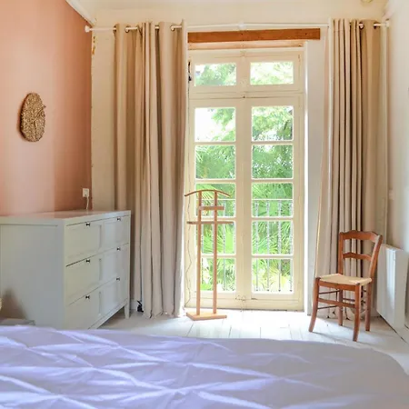 Awesome In With Outdoor Swimming Pool, Heated Swimming Pool And 5 Bedrooms * Courties